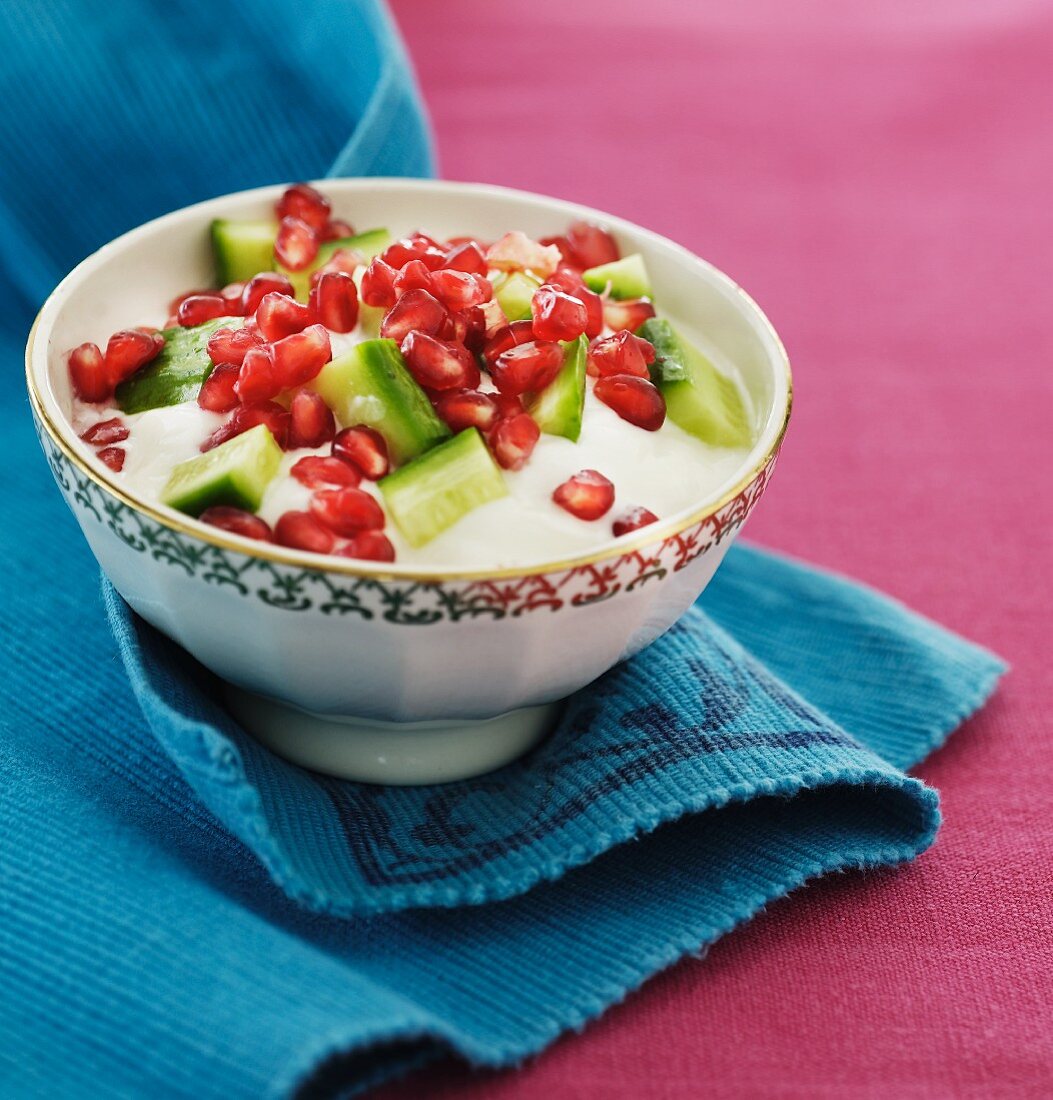 Yoghurt dip with cucumber and pomegranate seeds (India)