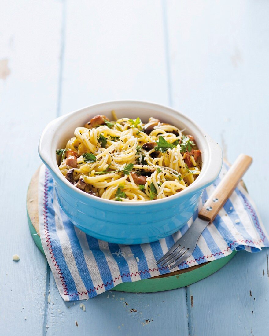 Spaghetti alla carbonara mit Pilzen