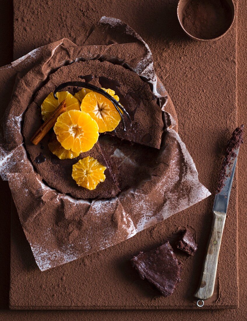 Chocolate mousse cake with oranges (seen from above)