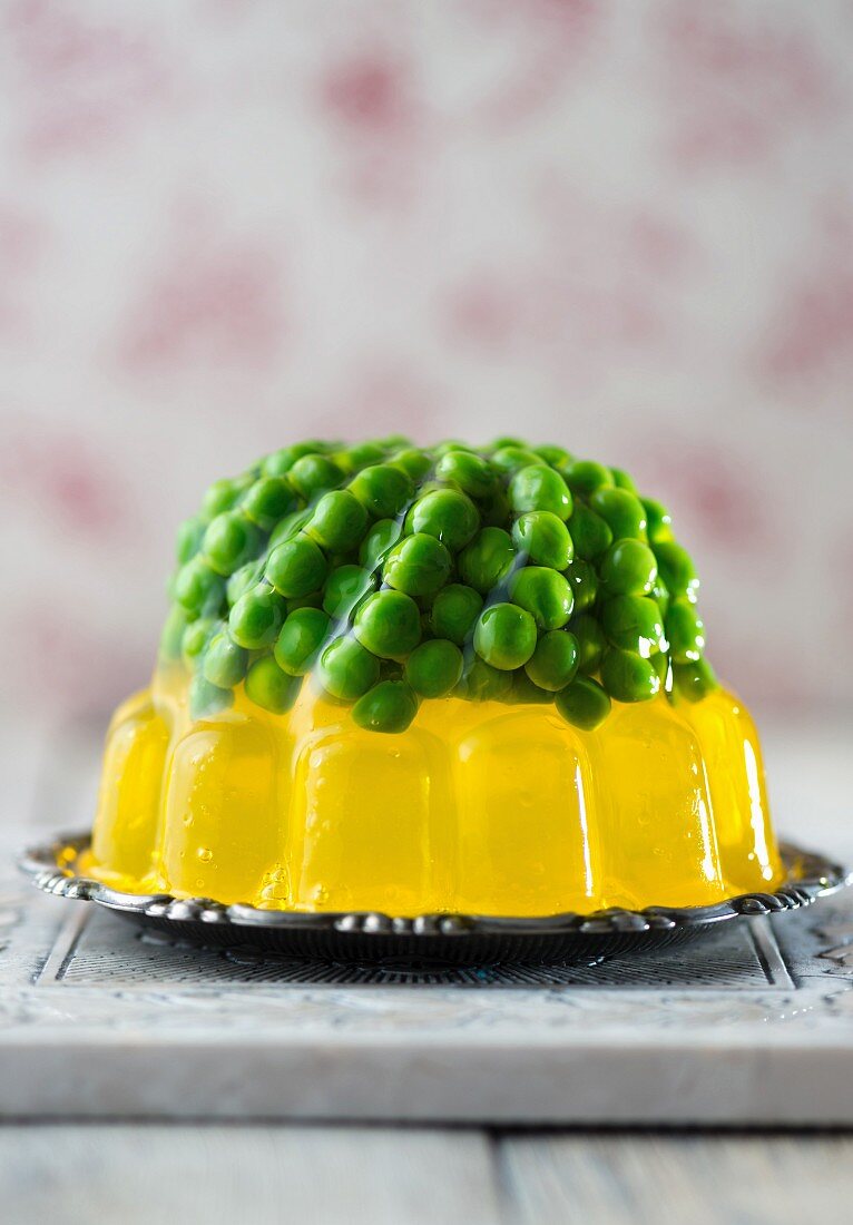 Pea jelly on a metal plate