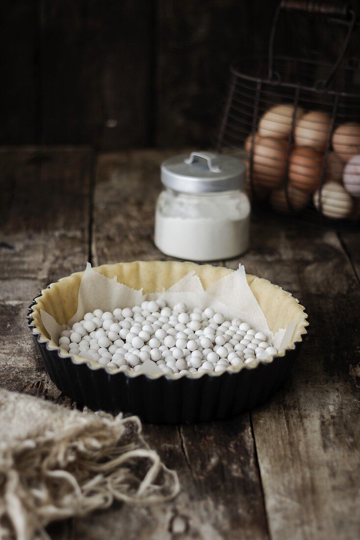 Legumes on a tart base for blind baking