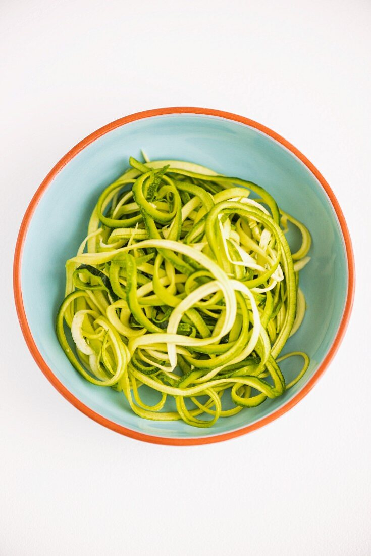 A bowl of courgette pasta