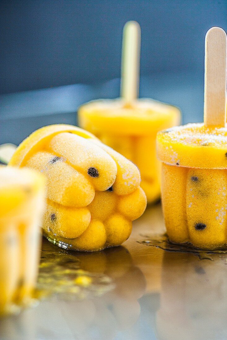 Mango-Passionsfrucht-Eis am Stiel