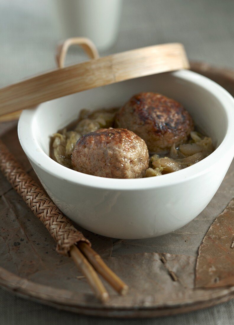 Meatballs in broth (China)