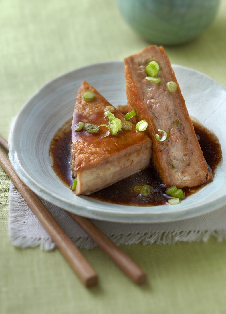 Stuffed bean cake with spring onions (China)