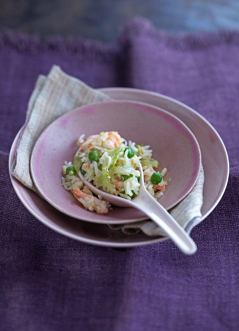 Fried rice with peas and prawns (China)