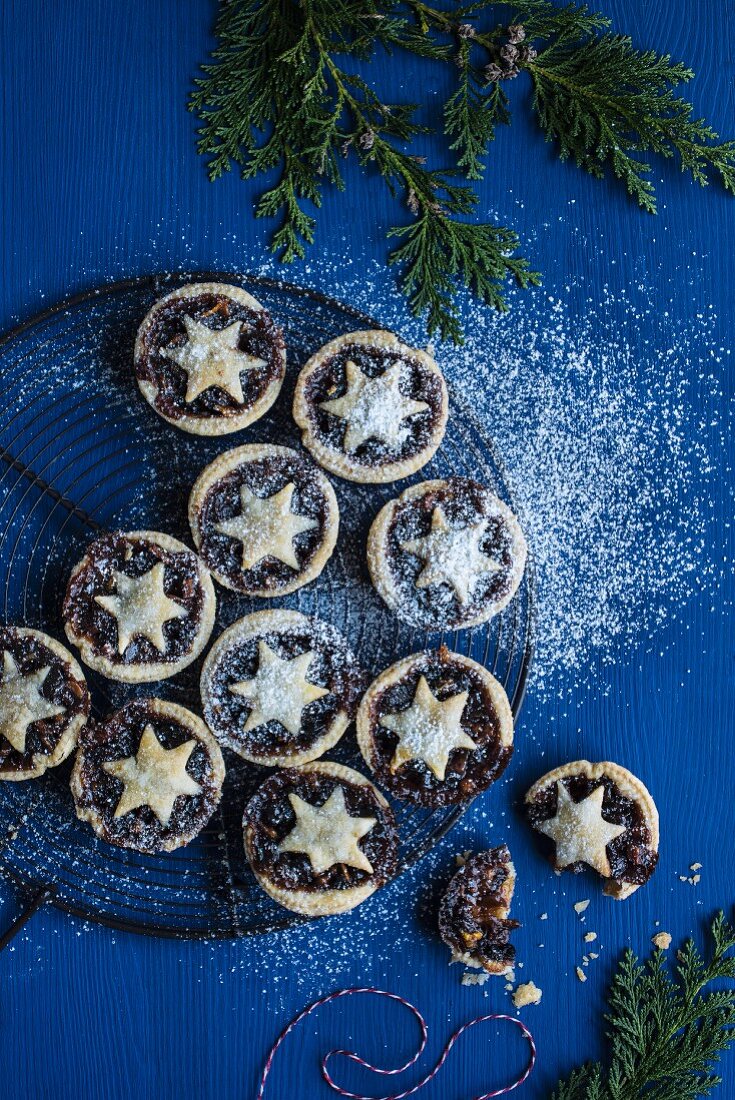 Mince pies with icing sugar (seen from above)