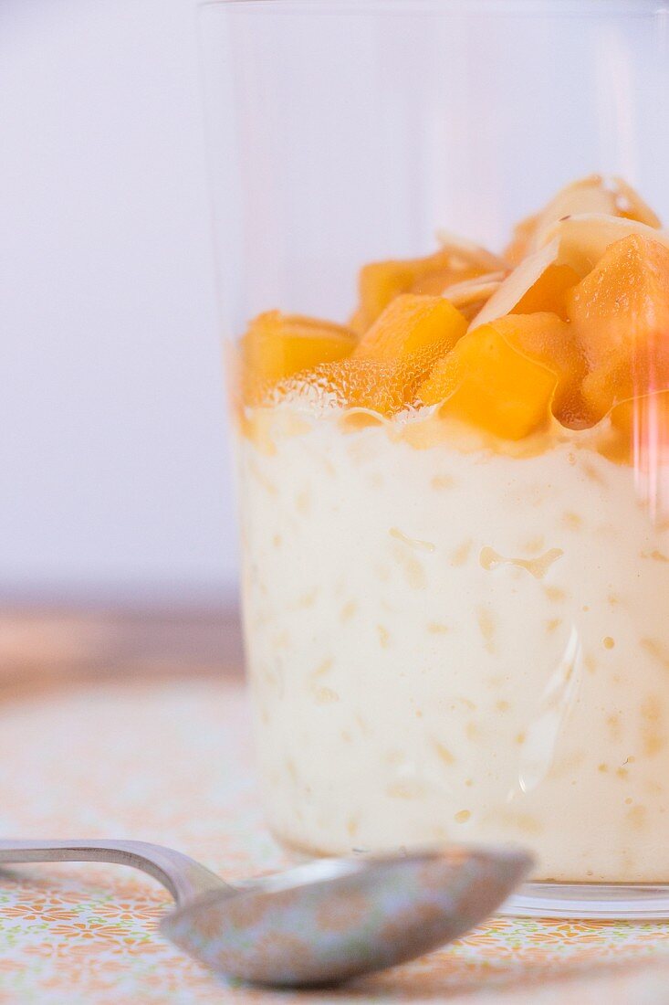 Rice pudding with peaches