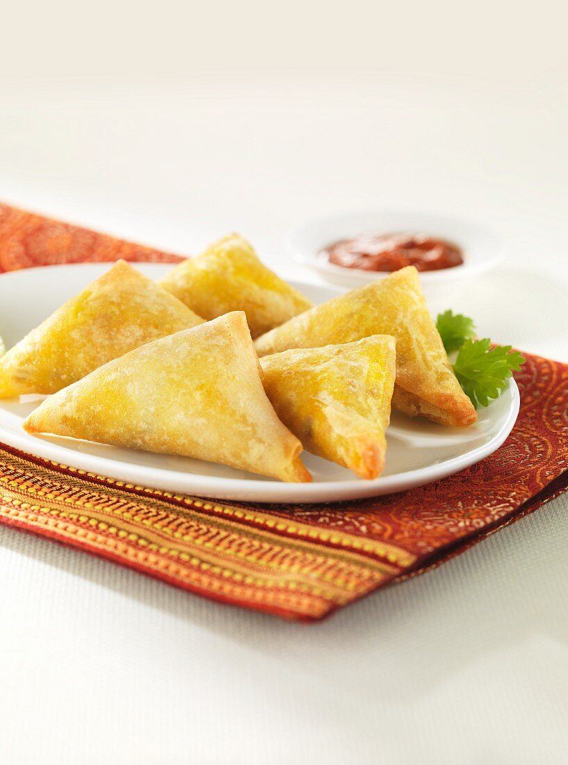 Oriental pastry parcels with a dip