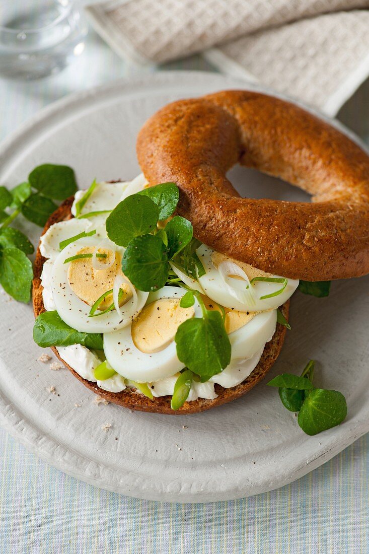 An egg and watercress bagel