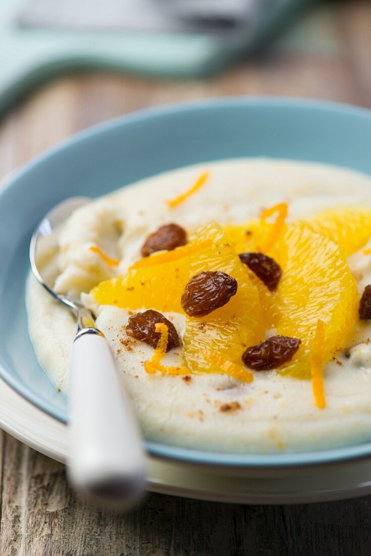 Milk pudding with oranges and raisins