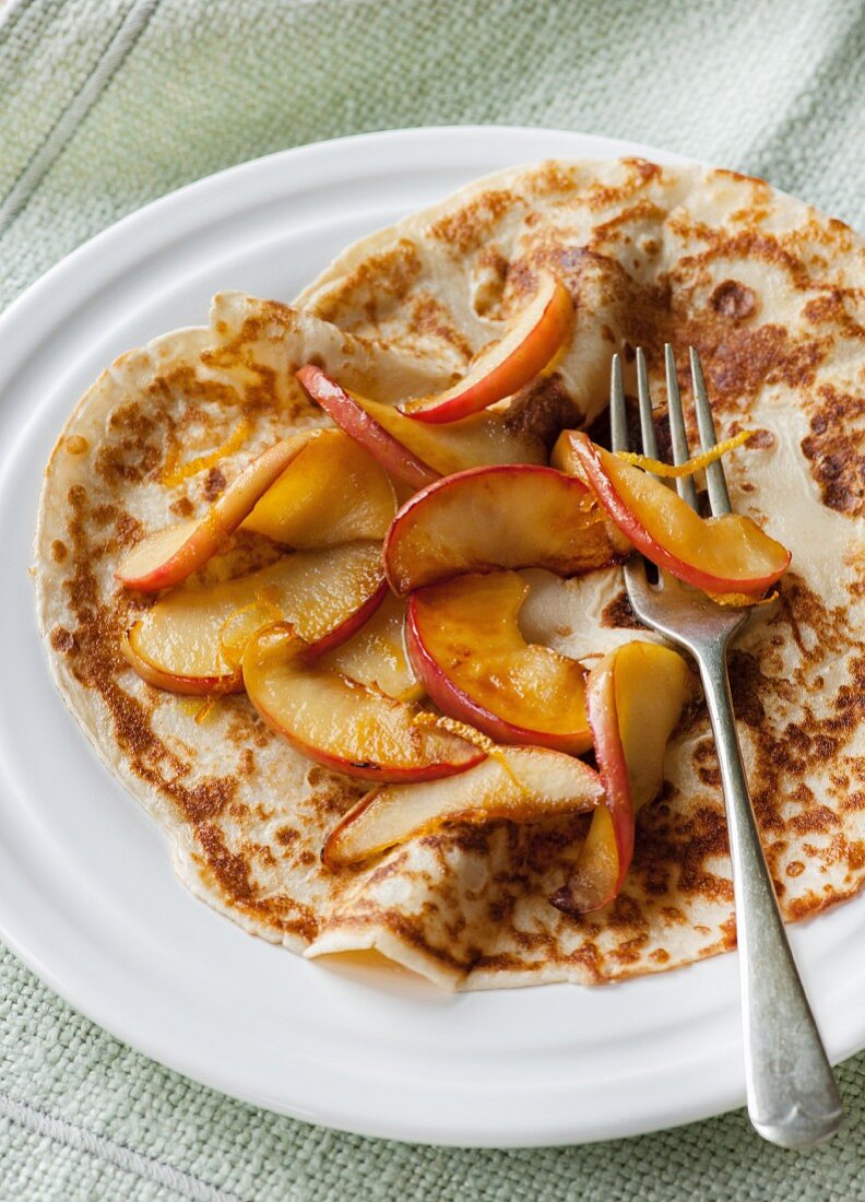 Pancakes with caramelised apples