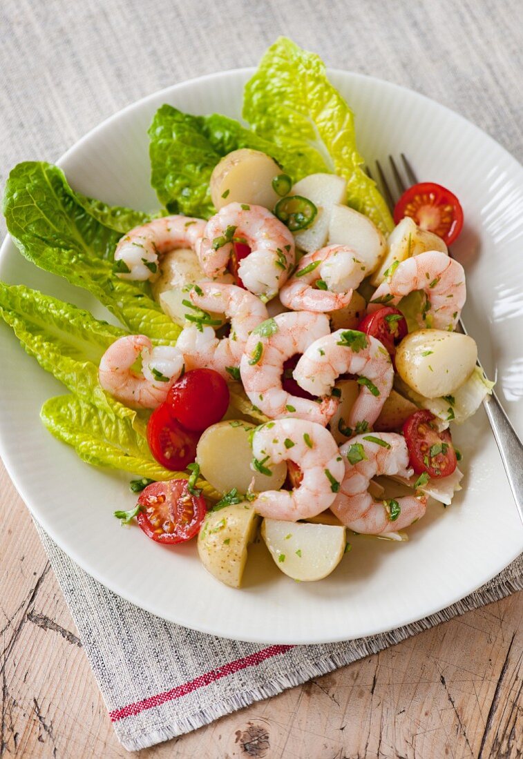 Prawn salad with chilli and cherry tomatoes