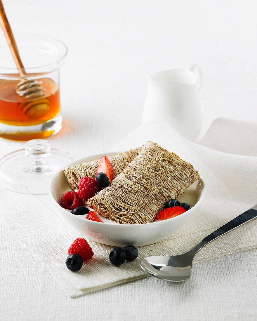 Shredded wheat with berries, milk and honey