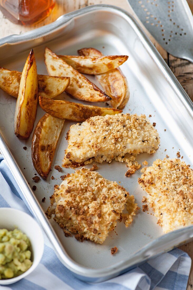 Baked breaded fish with chips