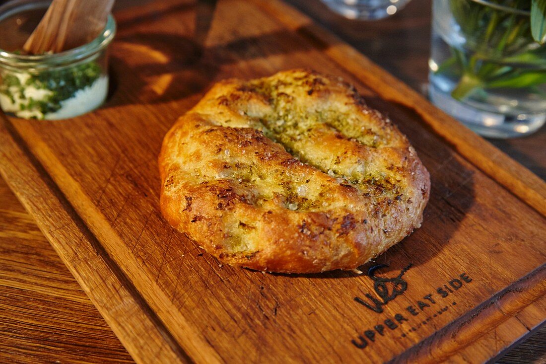 Unleavened bread in the restaurant 'Upper Eat Side' in Munich