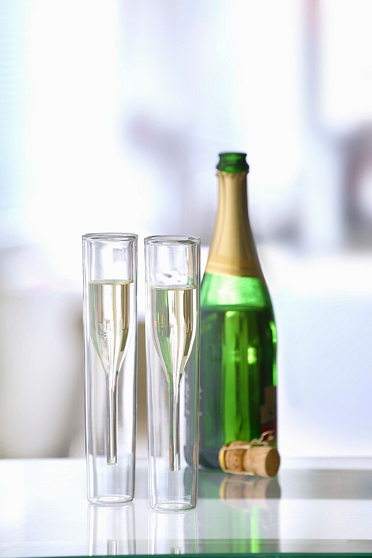 Chiller glasses for sparkling wine and champagne