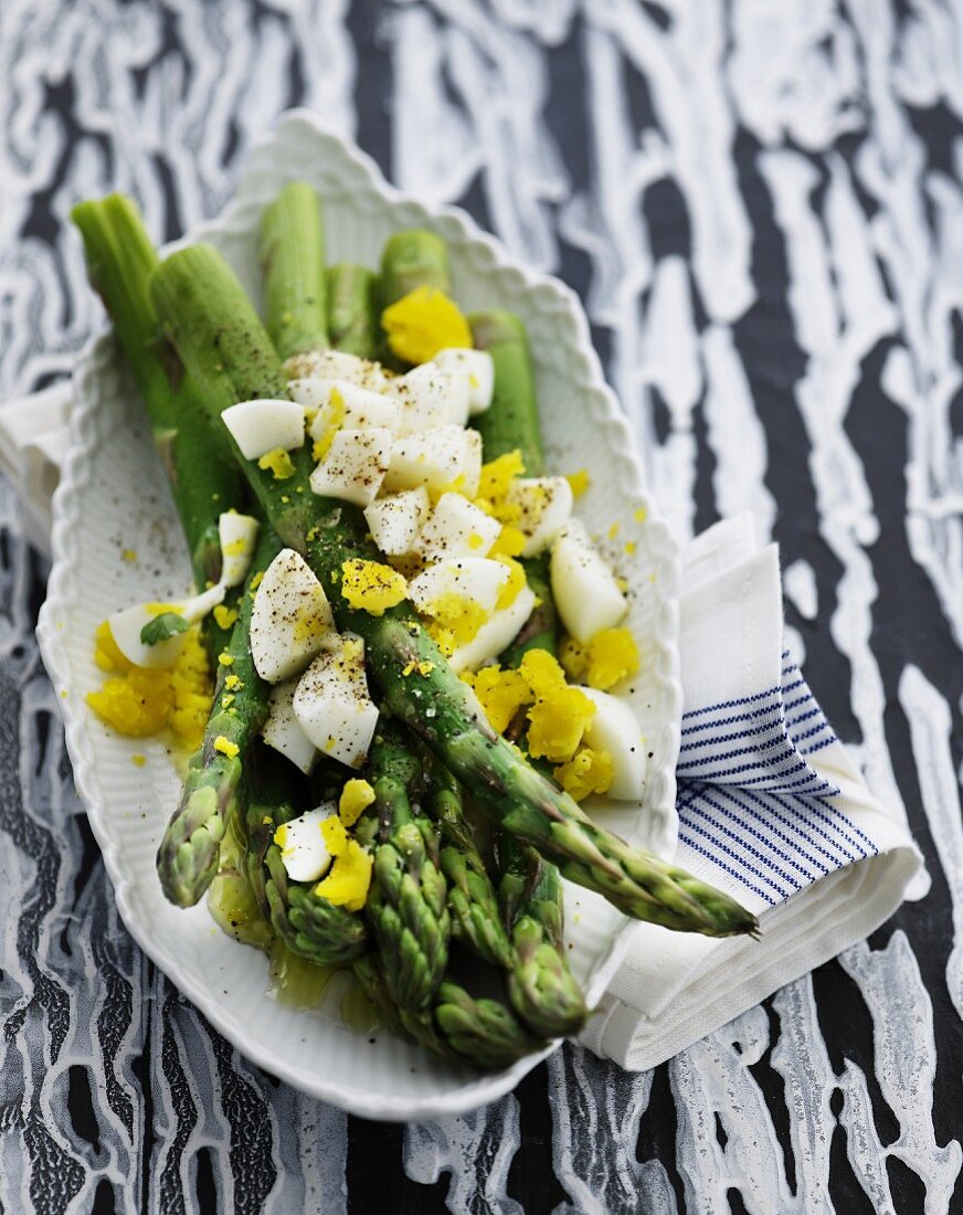 Flemish-style white asparagus