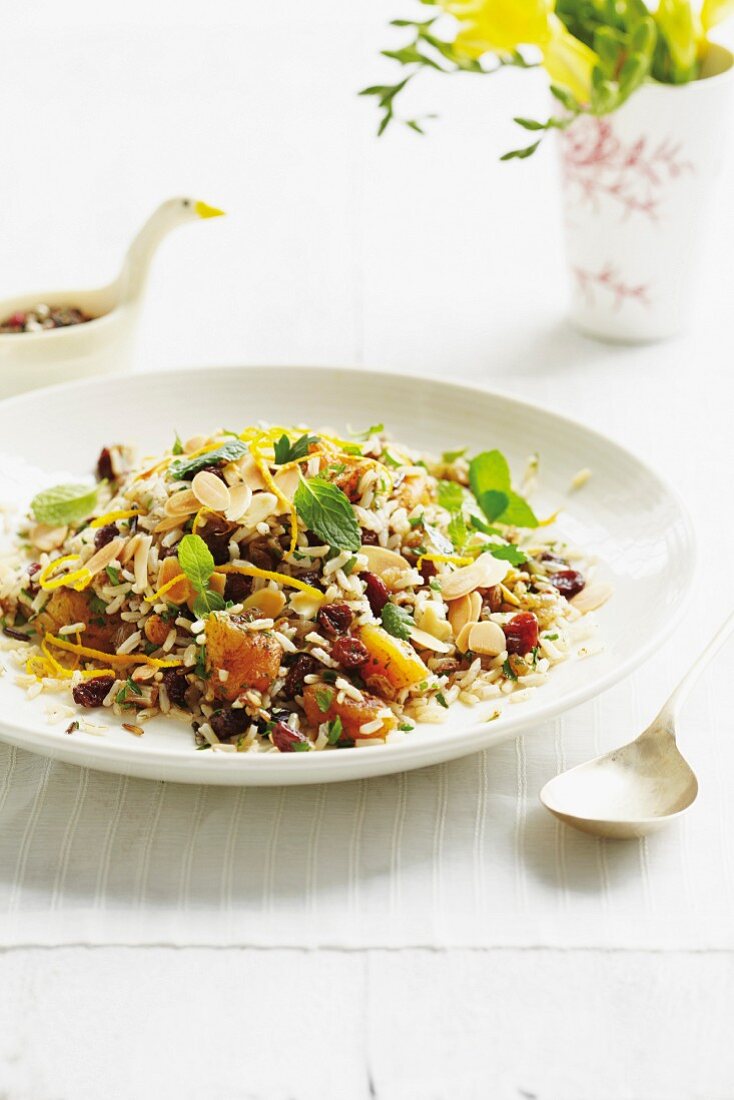 Spiced rice with dried fruit