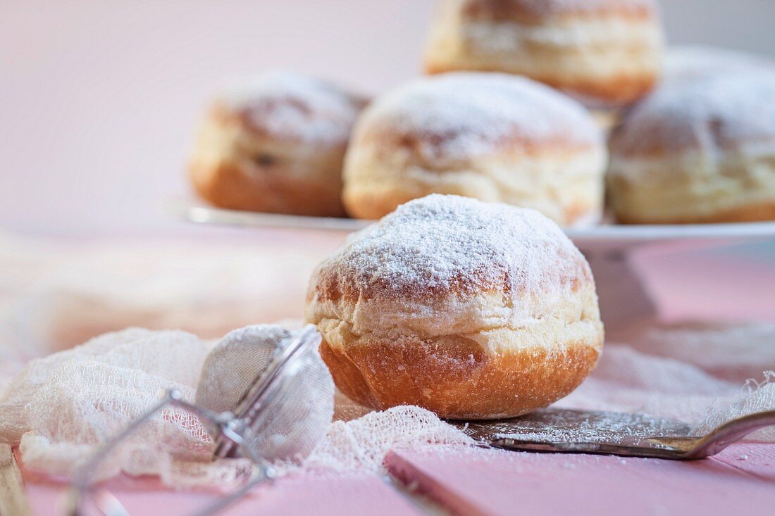 Krapfen mit Puderzucker