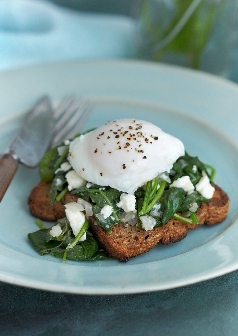 Toast topped with spinach, ricotta and a fried egg