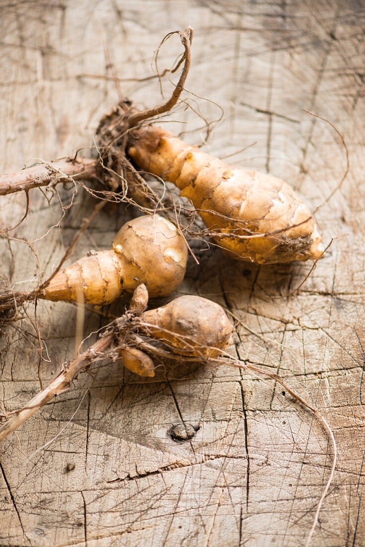 Jerusalem artichokes with roots