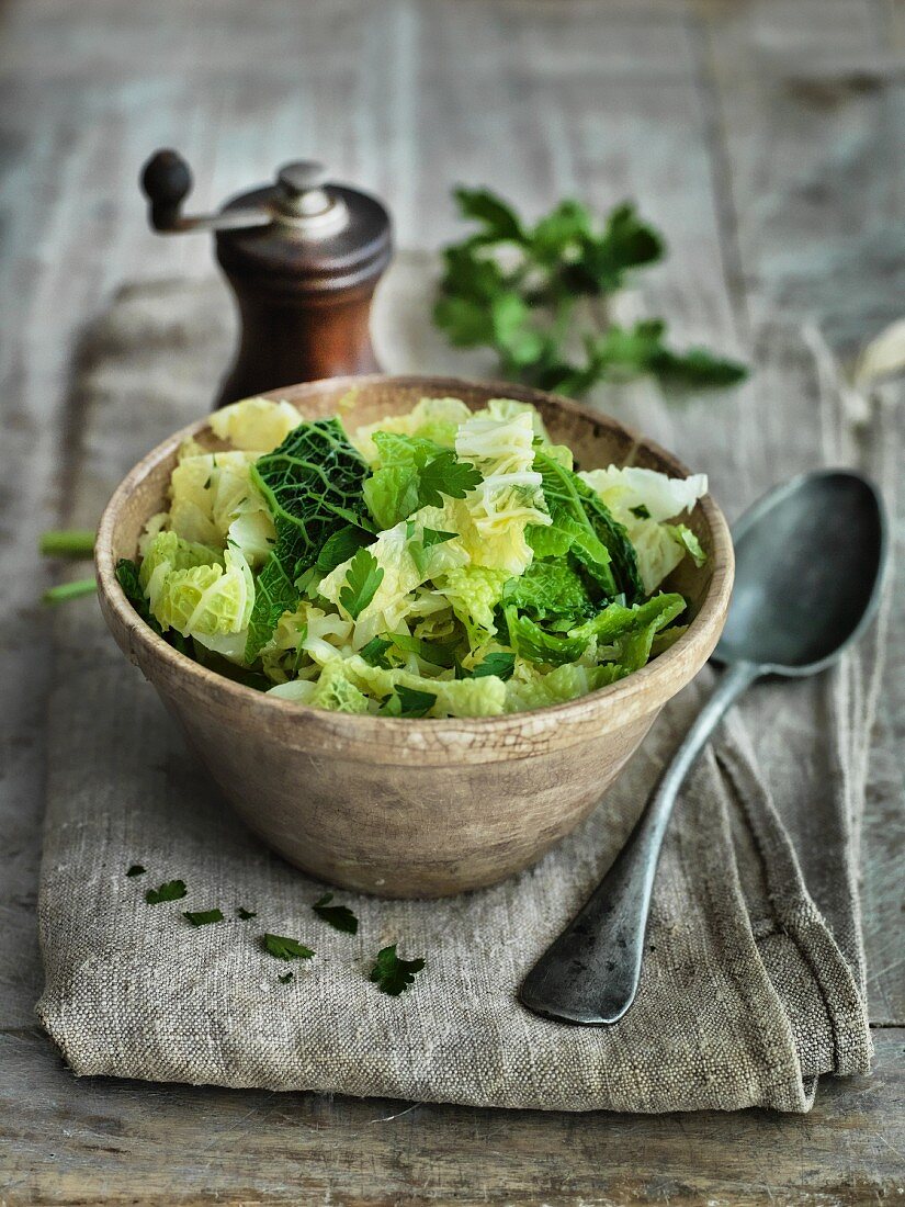 Savoy cabbage medley with parsley
