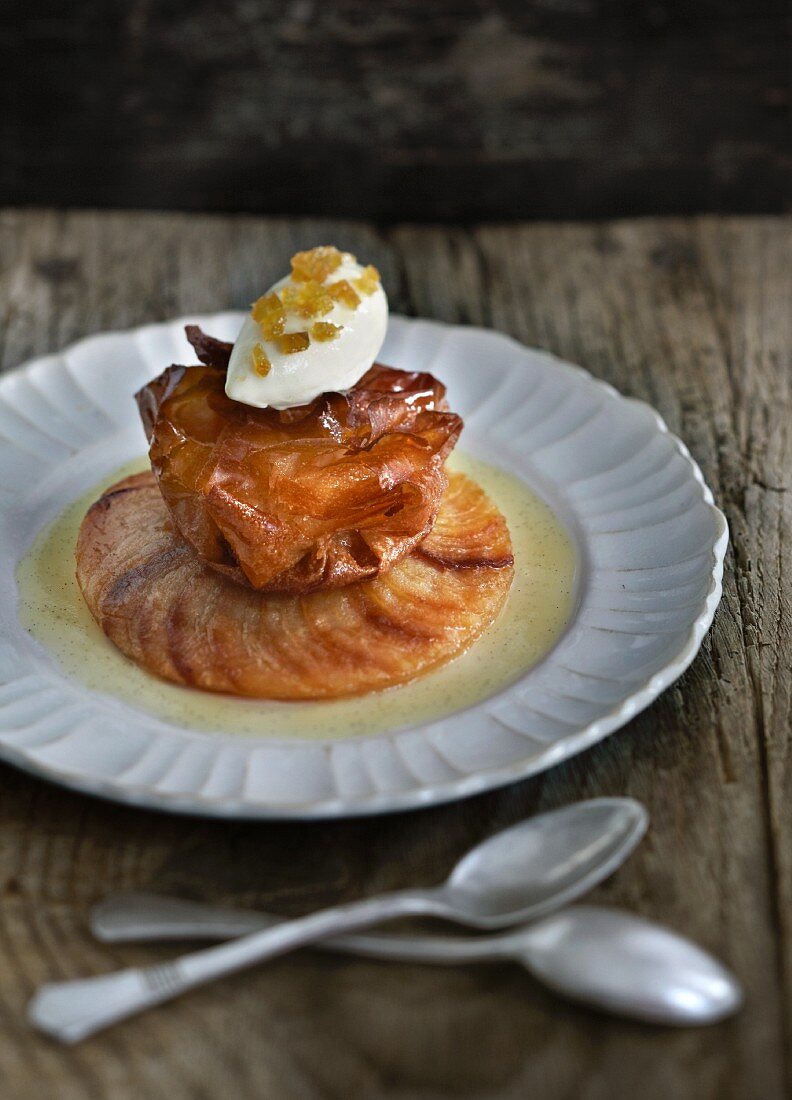 Croustade Aux Pommes (puff pastry with apple, France)