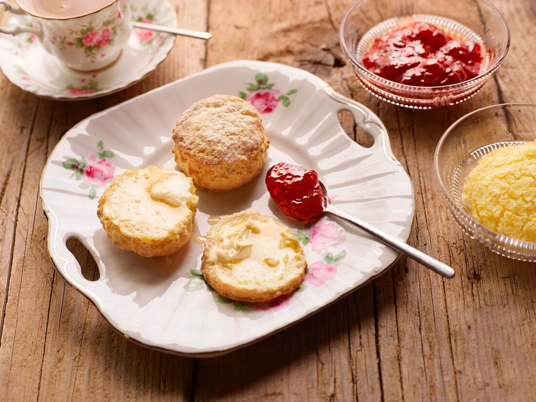 Scones mit Marmelade (England)