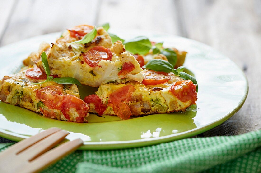 Tortilla with bacon, cauliflower and tomatoes