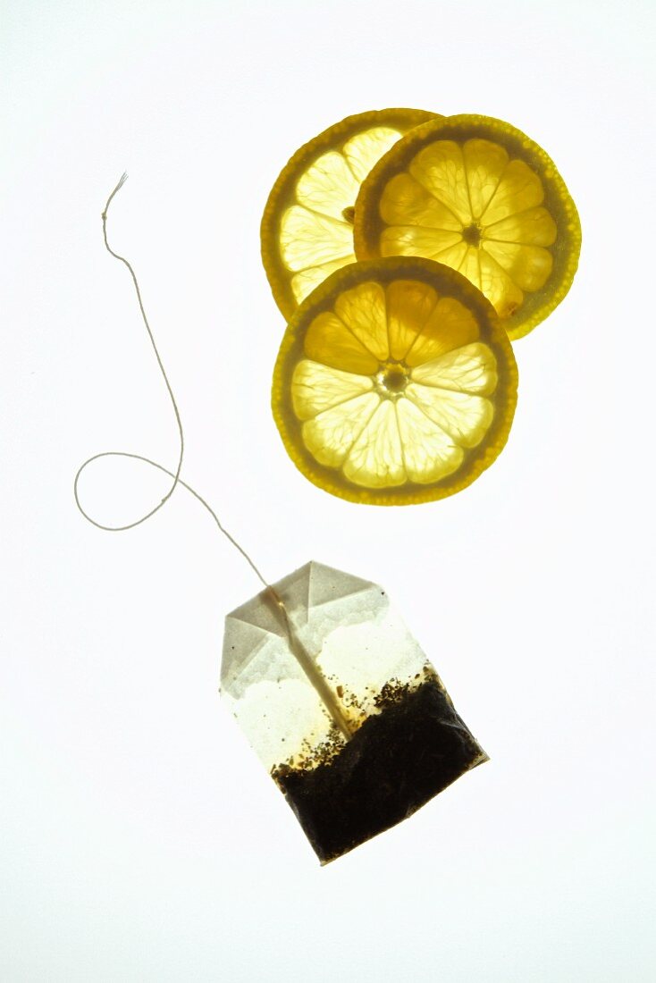 Lemon slices and a tea bag