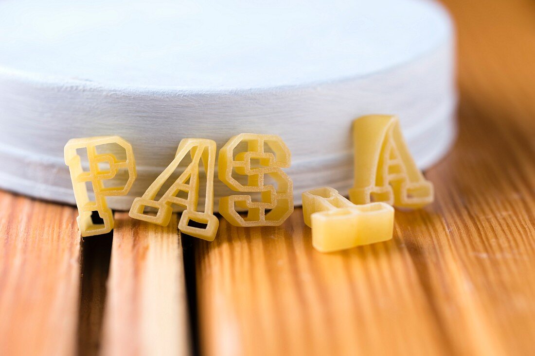 Buchstabennudeln, zu dem Wort Pasta zusammengesetzt