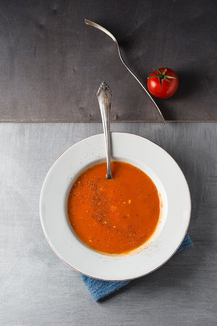 Tomaten-Sahne-Suppe mit Pfeffer