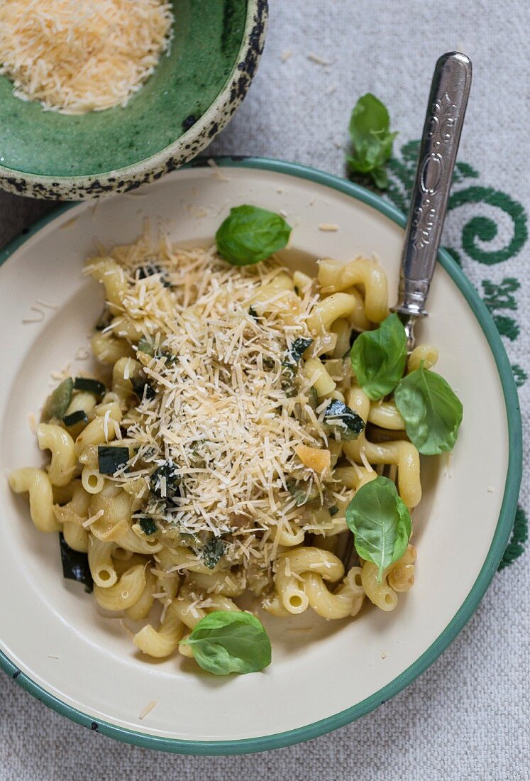 Pasta with courgettes and Parmesan cheese
