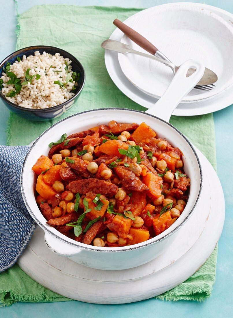 Süsskartoffeltopf mit Kichererbsen und Chorizo