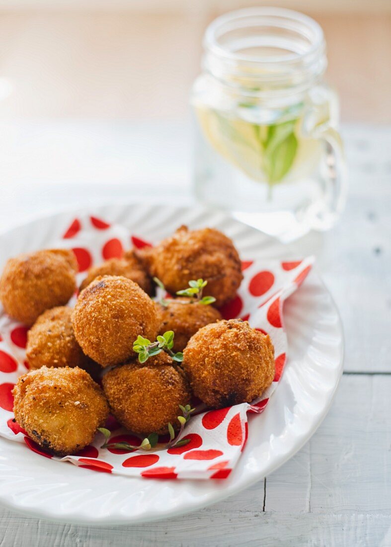 Arancini (frittierte Reisbällchen, Italien)