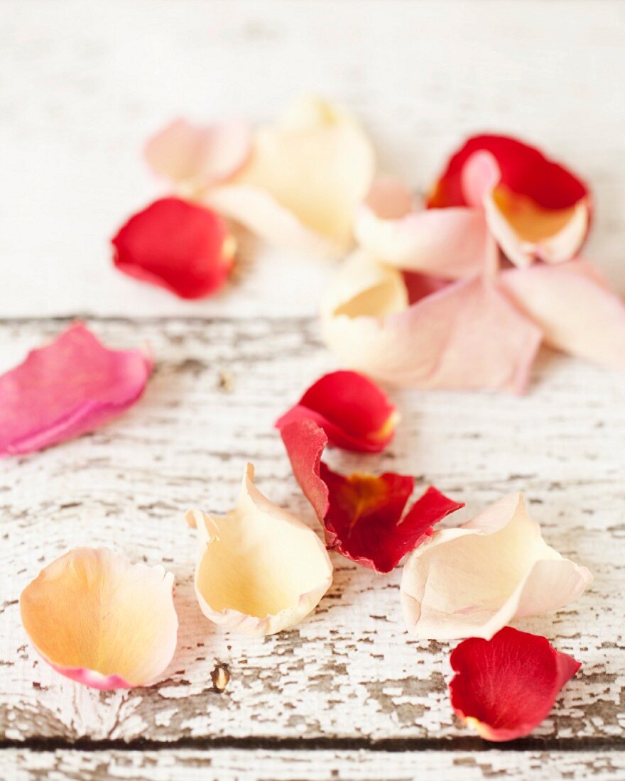 Edible rose petals
