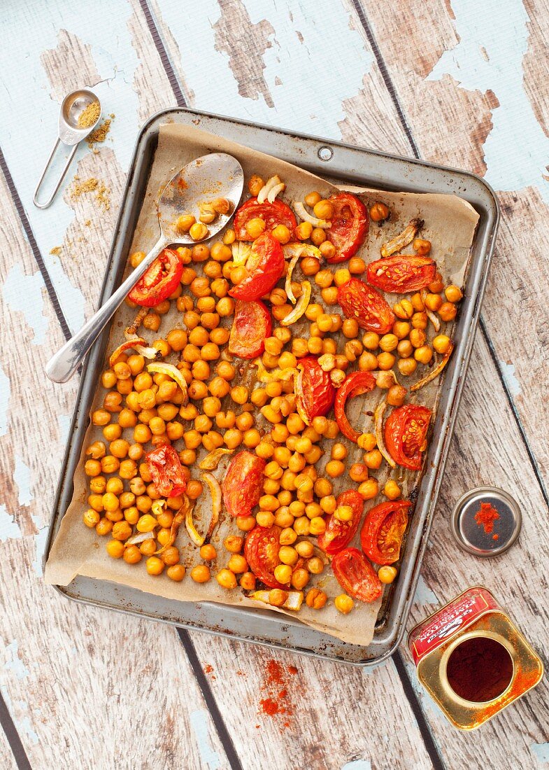 Spicy roasted chickpeas with tomatoes