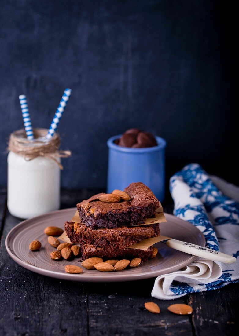 Brownies with almond cream