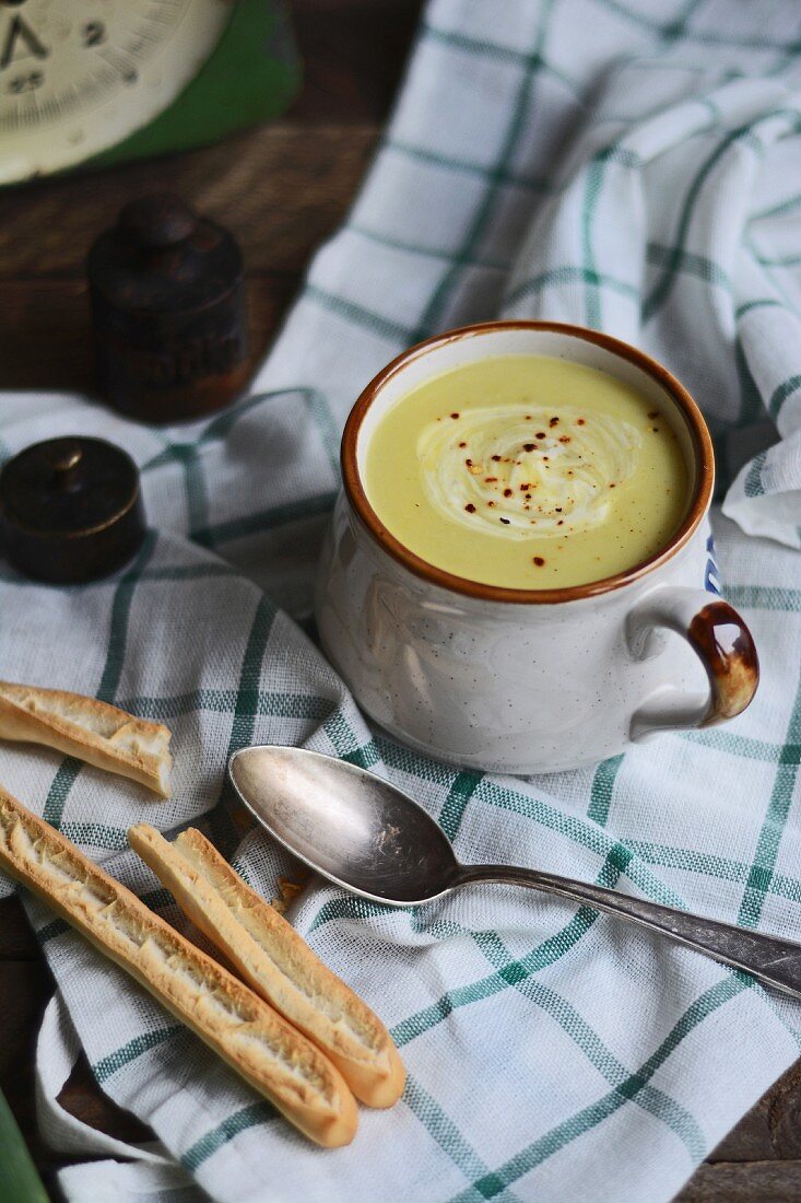 Leek and potatoe soup with grissini