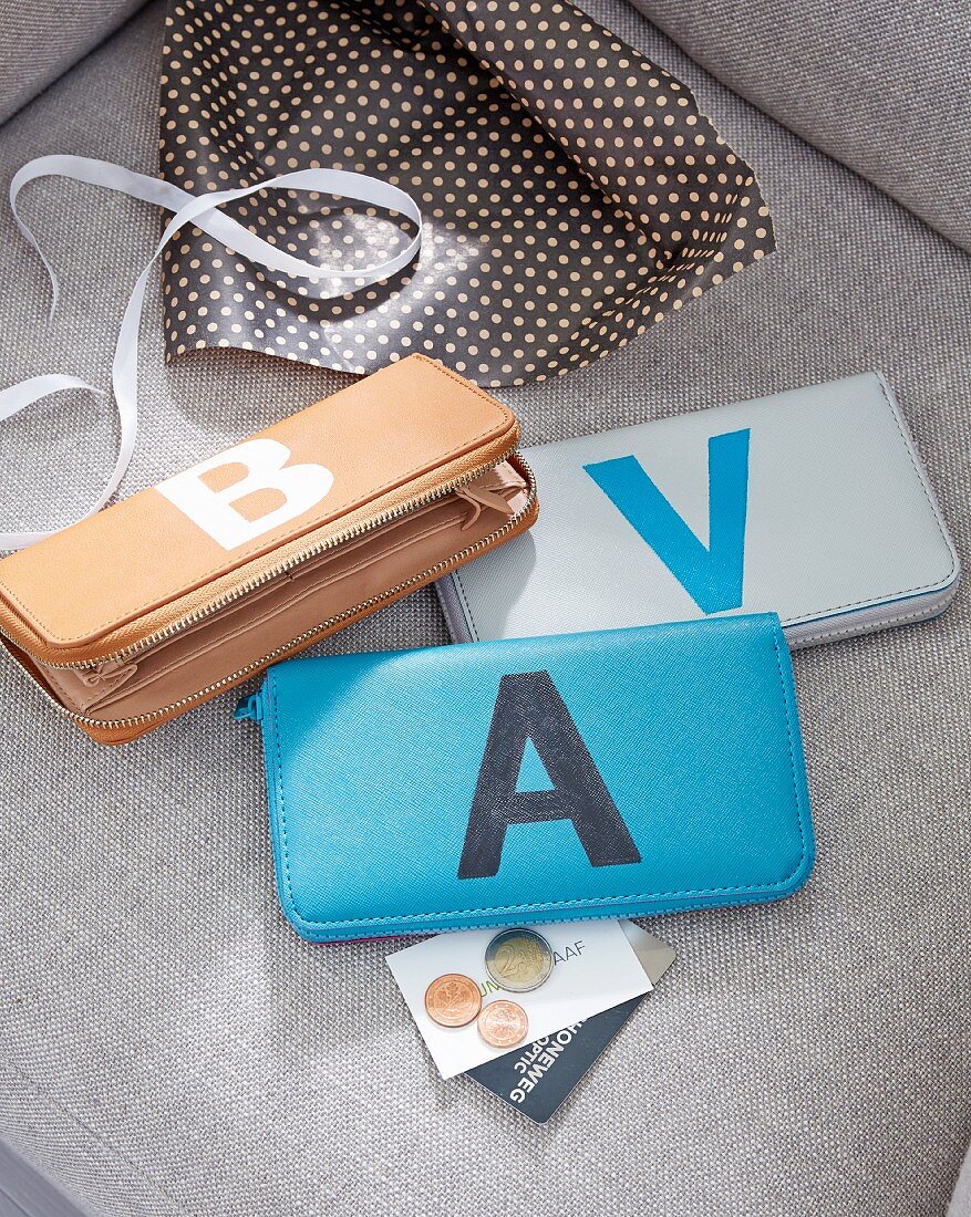 DIY – purses decorated with initials