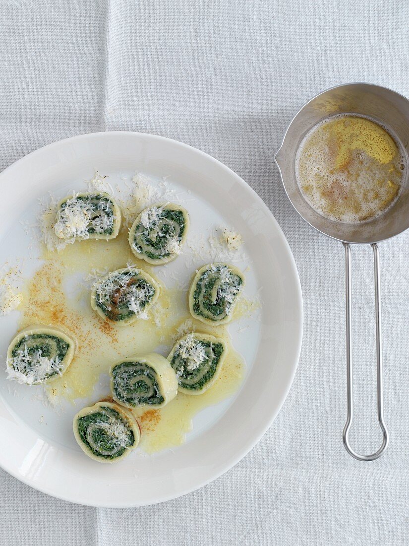 Rotolo filled with spinach and butter sauce