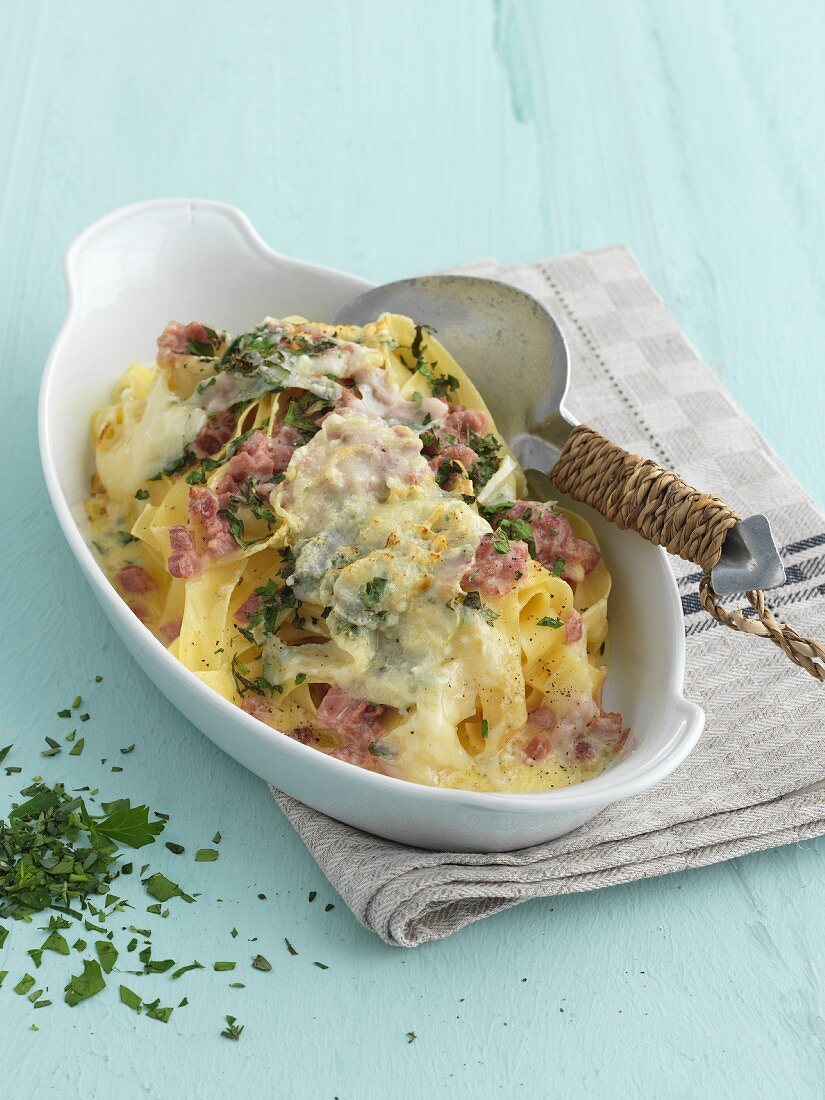 Pasta bake with Prosciutto and herbs