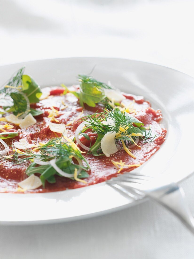 Beef carpaccio with onions and dill