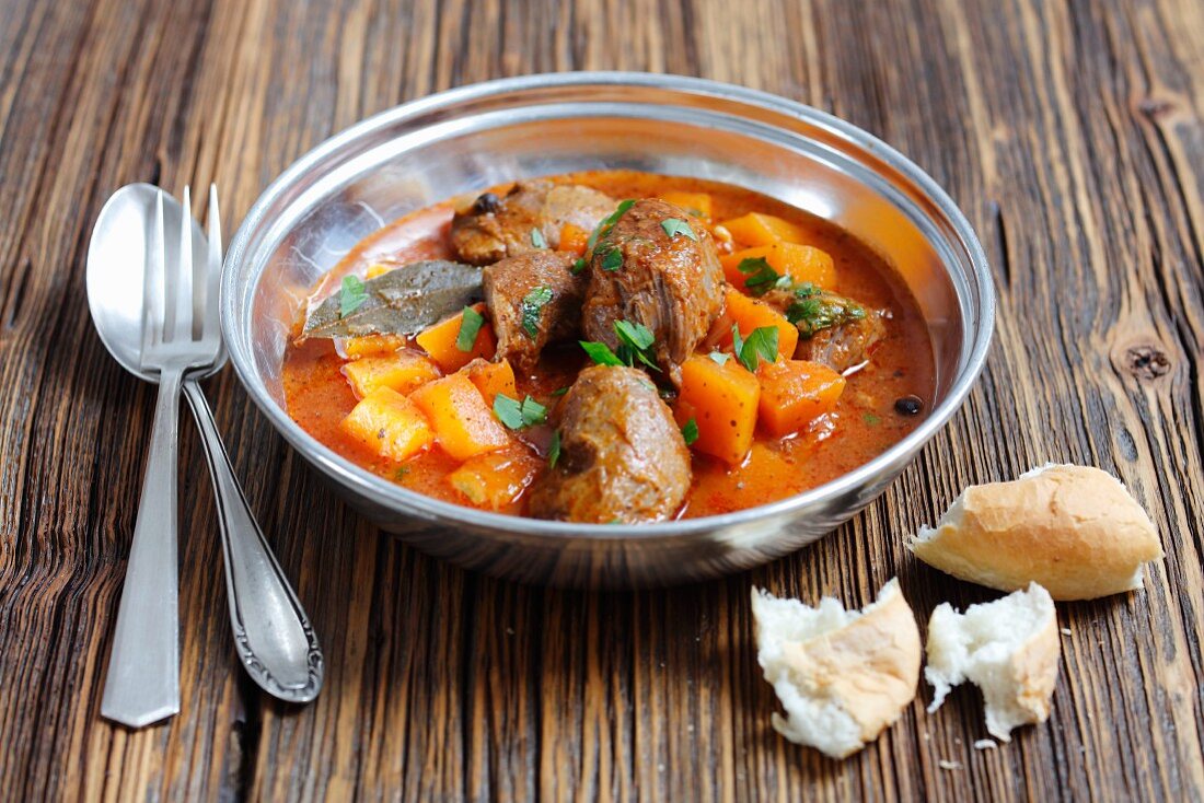 Braised pork cheeks with tomatoes and pumpkin