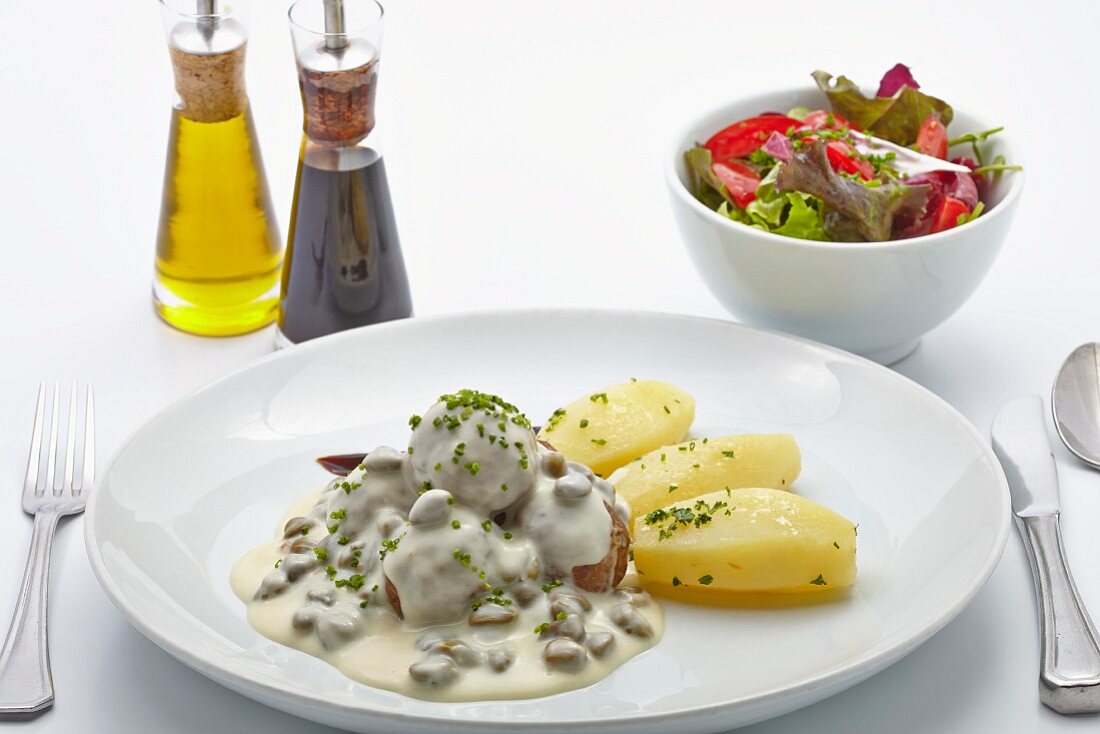Königsberger Klopse (meatballs in a white sauce with capers) with salted potatoes and a salad