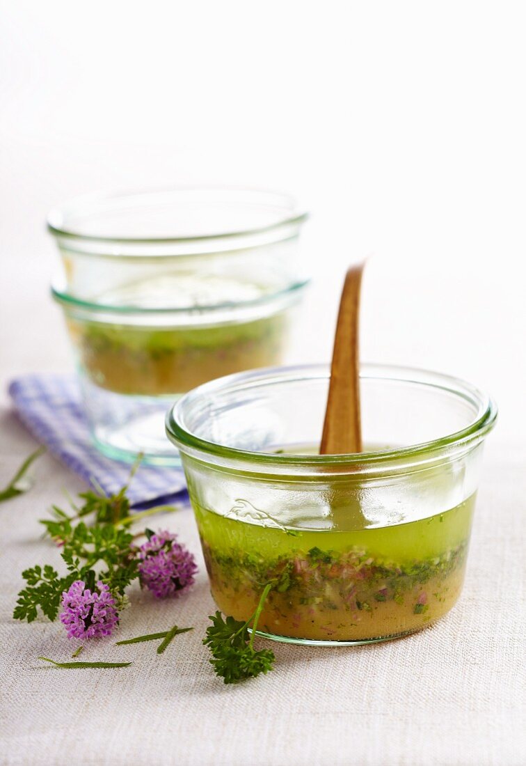 Kräutervinaigrette mit Schalotten