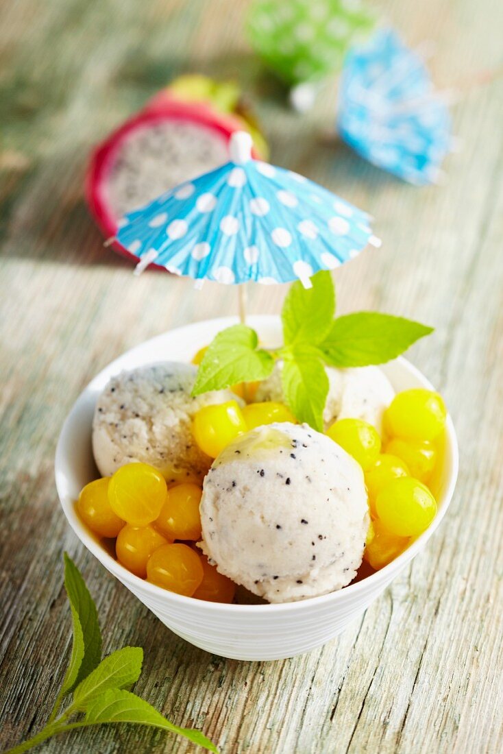 Pitahaya sorbet with a yellow melon salad