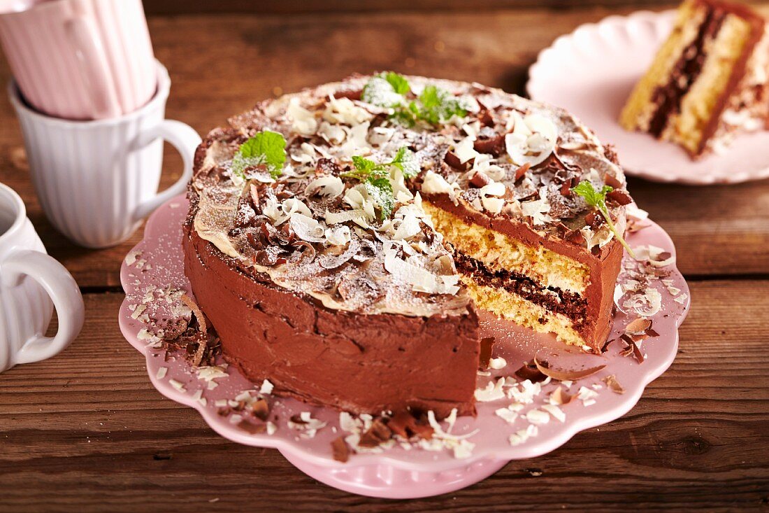 Sponge cake with peanut and chocolate cream