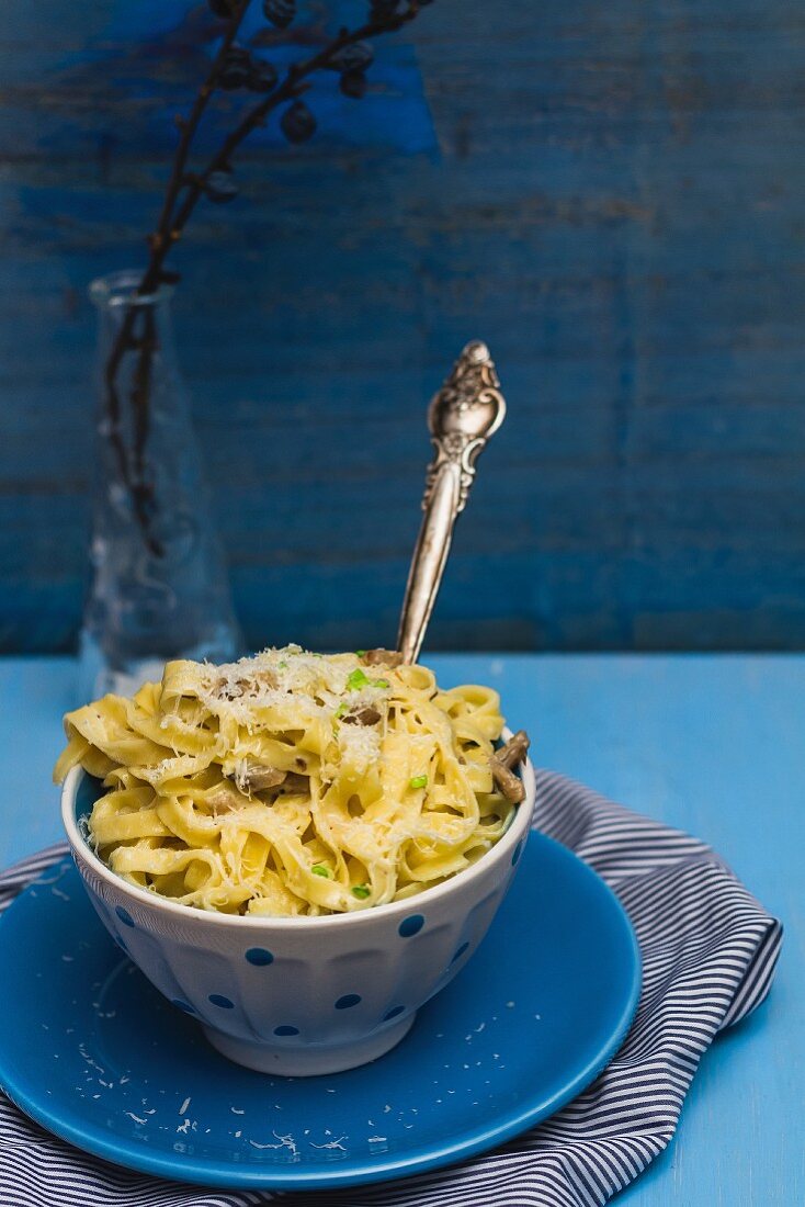 Tagliatelle with mushrooms, bacon and cream